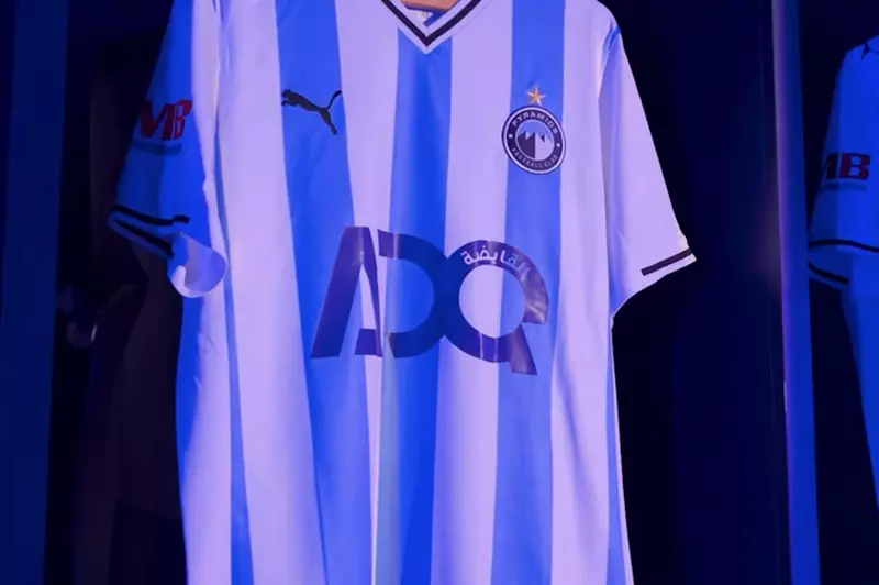 تصميم قميص بيراميدز الأساسي الجديد: تفاصيل وإلهام أمام الأهلي