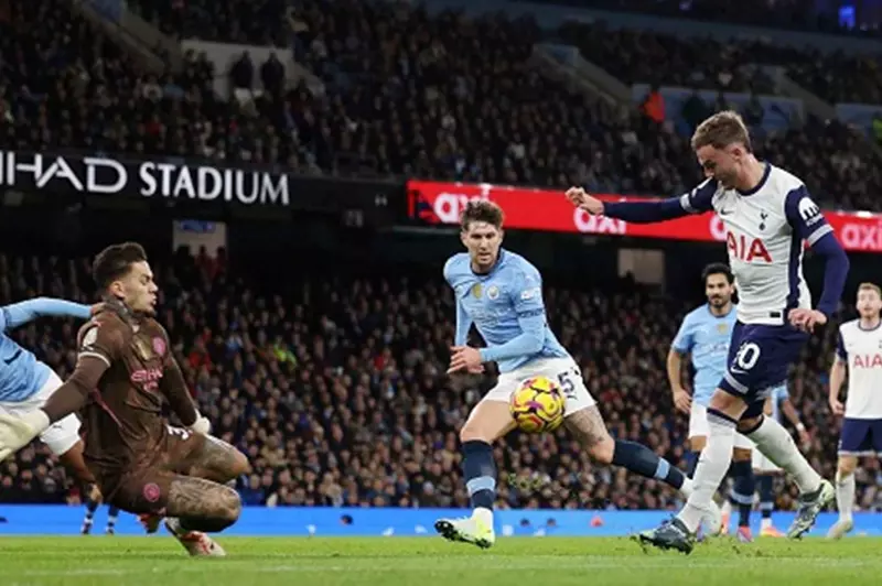 توتنهام يتفوق تاريخياً على مانشستر سيتي: مرموش يسعى لتسجيل هدف جديد