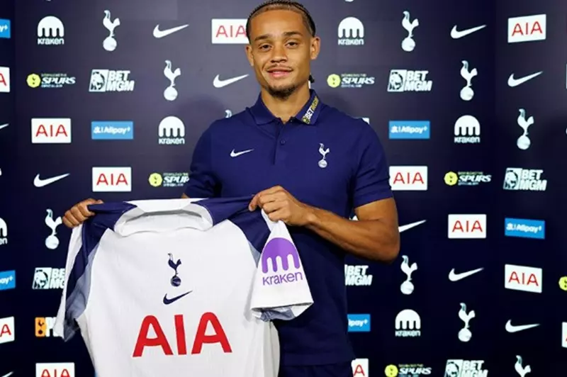 توتنهام يوقع مع تشافي سيمونز: تفاصيل العقد الجديد وآفاق المستقبل