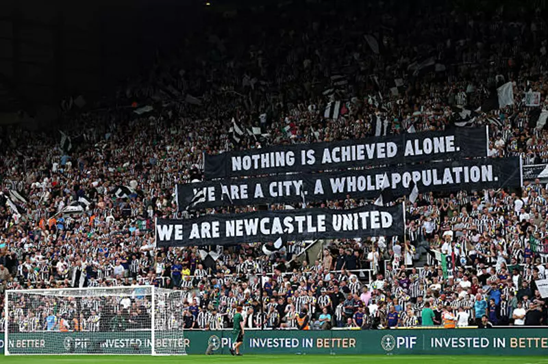جماهير نيوكاسل يونايتد تثير الجدل في لقاء ليفربول