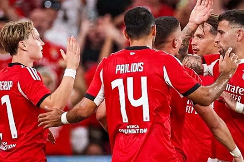 حلم عبد المنعم يتبخر: نيس يخسر أمام بنفيكا في تصفيات دوري الأبطال