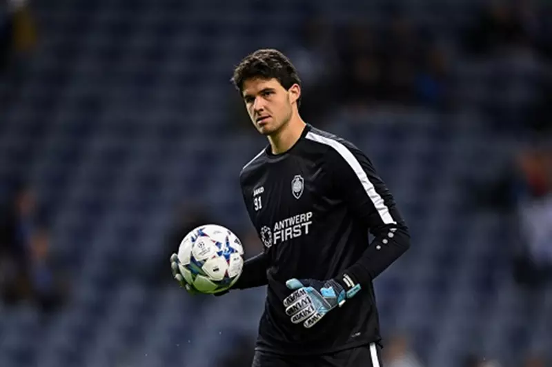 خطر انتقال بلجيكي يلوح في أفق أونانا مع مانشستر يونايتد