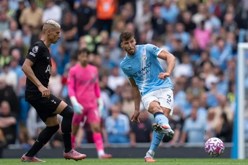 دياز يعبر عن إحباطه بعد الفشل في العودة أمام توتنهام