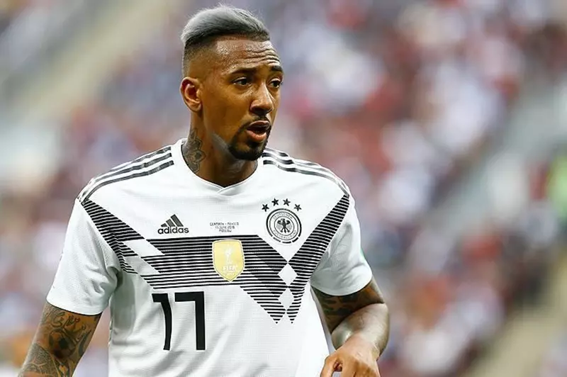 رحيل بواتينج عن لاسك لينز بعد إنهاء العقد بالتراضي