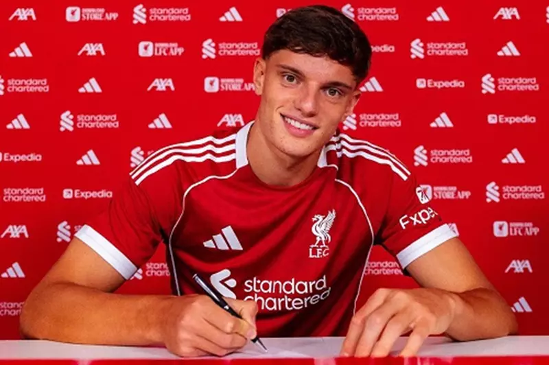 رسميًا: جيوفاني ليوني ينضم إلى ليفربول بعقد جديد