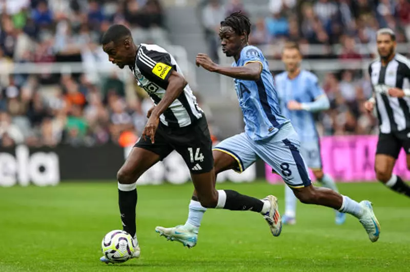 سبعة نجوم مرشحون للرحيل من أنديتهم بالدوري الإنجليزي بعد الجولة الأولى