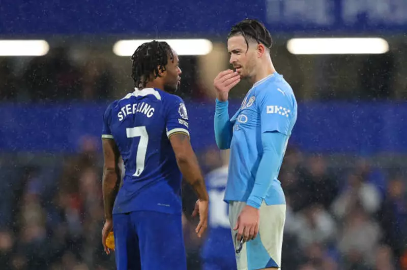 ستيرلينج يغيب عن تشيلسي: استبعاد رسمي من قائمة الفريق