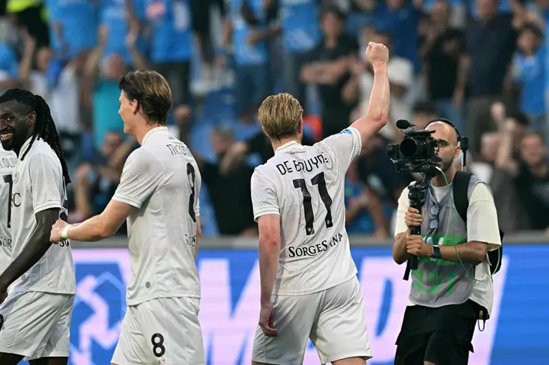 سحر دي بروين يقود نابولي للتفوق على ساسولو في افتتاح الدوري الإيطالي