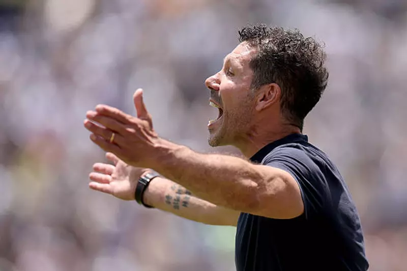 سيميوني: التفكير في الخصوم يبعدني عن أتلتيكو مدريد