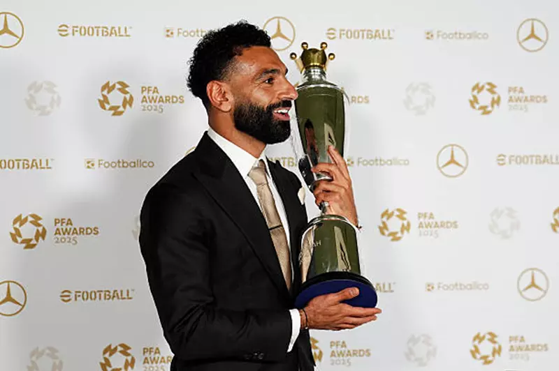 صلاح: إنجاز تاريخي في عالم كرة القدم عندما توج بأفضل لاعب ثلاث مرات