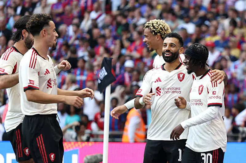 صلاح يهدر الفرص وتألق الصفقات في مواجهة ليفربول وكريستال بالاس بكأس الدرع الخيرية