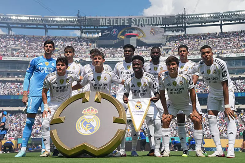 غياب خمس نجوم عن قائمة ريال مدريد لمواجهة تيرول الودية