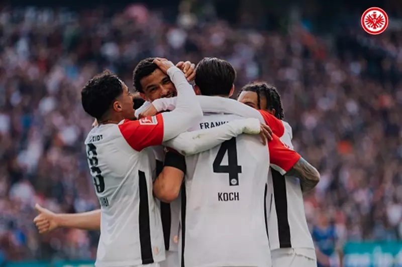 فرانكفورت يوقع عقداً مع الحارس ميكاييل زيترر حتى 2029