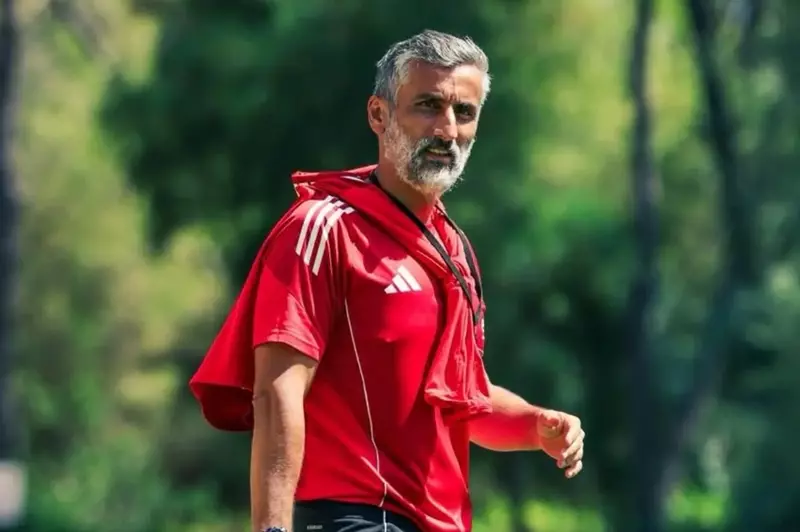 قناعات ريبيرو تتعارض مع تطلعات الجماهير للأهلي