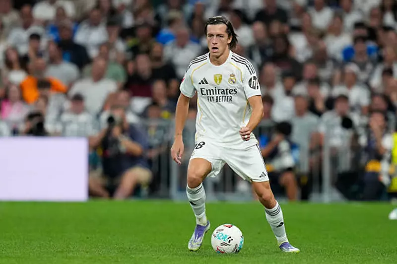 كاريراس: الظهير الذي استفز عبقرية تشابي ألونسو في عالم كرة القدم