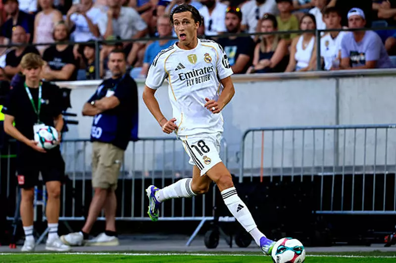 كاريراس: تقييم مشاركتي الأولى مع ريال مدريد وتكيفي مع أسلوب المدرب