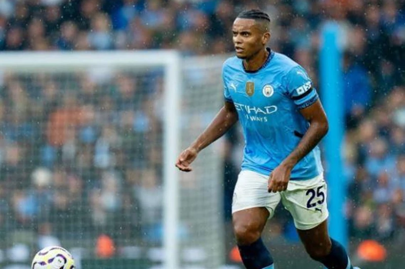 كريستال بالاس يسعى لتعزيز صفوفه بعرض لأكانجي من مانشستر سيتي