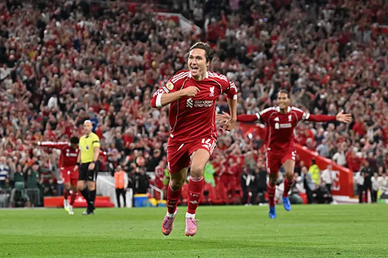 كييزا وصلاح يقودان ليفربول للفوز بأربعة أهداف في بداية الدوري الإنجليزي