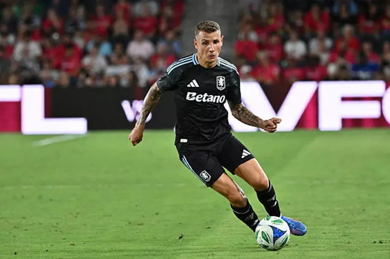 لوكاس ديني يجدد عقده مع أستون فيلا حتى 2028: تفاصيل الصفقة وآثارها المستقبلية