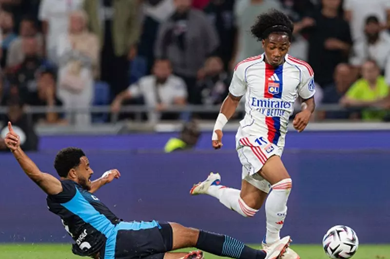 ليون يتجاوز مارسيليا في مواجهة مثيرة بالدوري الفرنسي