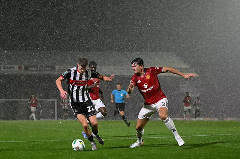 مانشستر يونايتد يخرج من كأس كاراباو بعد معركة ركلات الترجيح