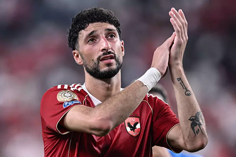 مع تحديد اليوم الأخير للانتقالات: شروط احتفاظ الأهلي بوسام أبو علي.