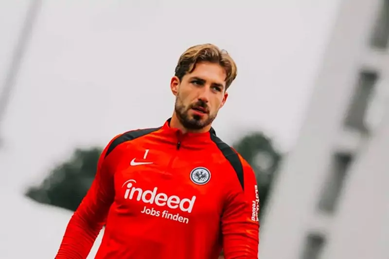 من فرانكفورت إلى باريس: رحلة كيفن تراب في عالم كرة القدم