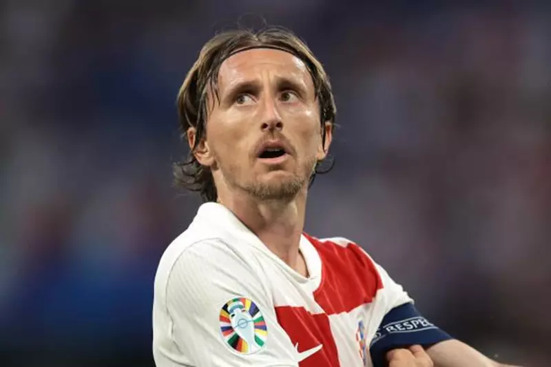 مودريتش يسعى لإنهاء مسيرته الكروية مع سوانزي سيتي