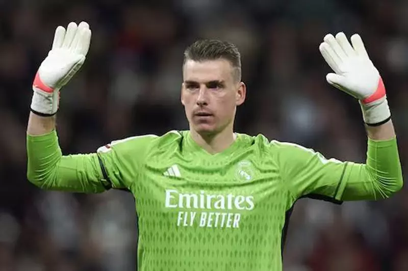 مورينيو يسعى للتعاقد مع حارس ريال مدريد الشاب