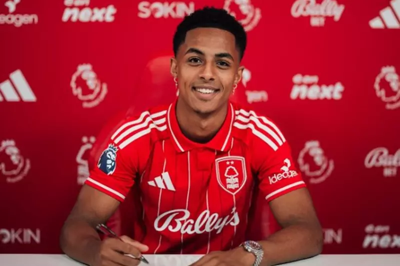 نوتنجهام فورست يتعاقد مع هاتشينسون لمدة خمسة أعوام