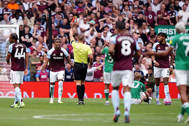 نيوكاسل وكونسا: لحظات حاسمة في الدوري الإنجليزي 2025-2026