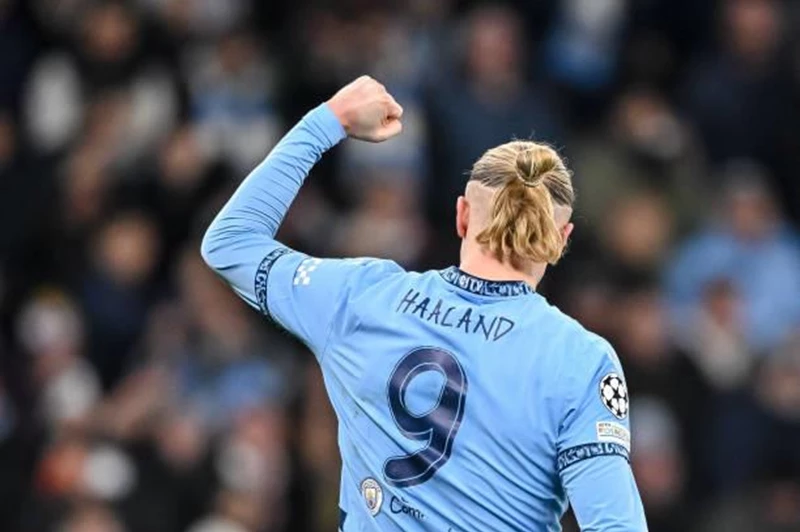 هالاند يعلن تغيير اسمه على قميصه في طقوس نرويجية تقليدية