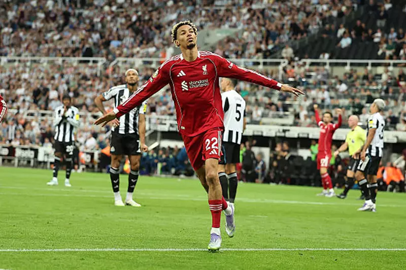 هوجو إيكيتيكي يسعى لكسر الأرقام في مواجهة ليفربول وأرسنال