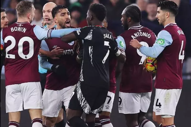 وست هام يقترب من التعاقد مع الحارس البرازيلي جون فيكتور