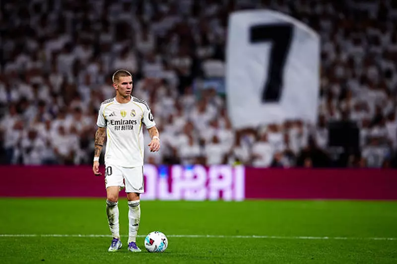 أبعاد الجدل الإعلامي حول هتاف جماهير ريال مدريد لماستانتونو في إسبانيا