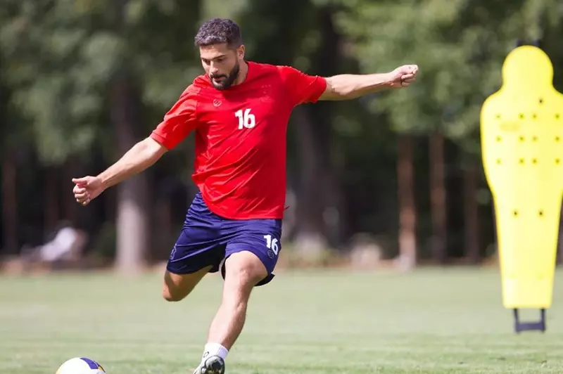 أزمة جديدة للكويت بعد طرد سام مرسي في مباراة العربي بالدوري