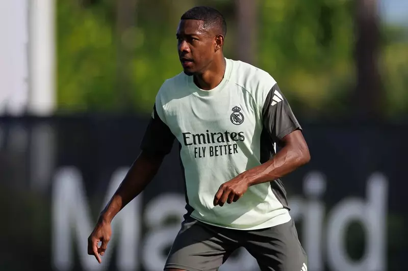 ألابا يرد على شائعات رحيله مؤكداً استمراريته في ريال مدريد