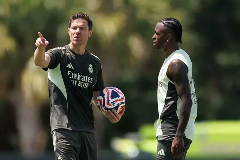 ألونسو يوضح موقفه من فينيسيوس بعد تصريحات البديل المثير للجدل