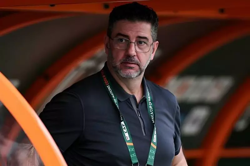 إقالة روي فيتوريا: تحليل أسباب ودوافع باناثينايكوس بعد 43 مباراة