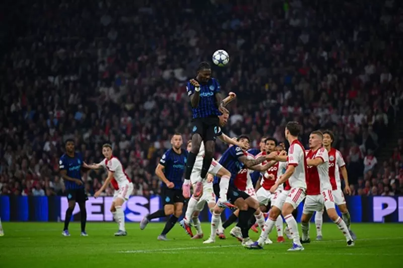 إنتر ميلان يحقق انتصاراً مهماً على أياكس بثنائية تورام في دوري الأبطال