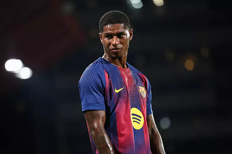 استراتيجية هانز فليك لحل أزمة راشفورد في برشلونة