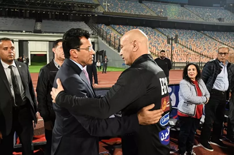 استراتيجية وزير الرياضة لحل الأزمات بين مسؤولي المنتخبات الرياضية البارزة