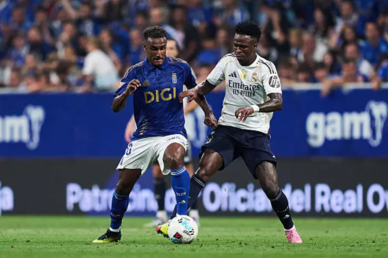 اعتقال مشجع لأوفييدو بسبب إيماءات عنصرية ضد ريال مدريد