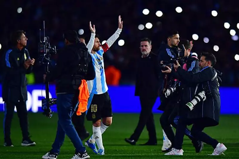 الأرجنتين تتألق وداعًا لميسي في مباراة مؤثرة ضد فنزويلا