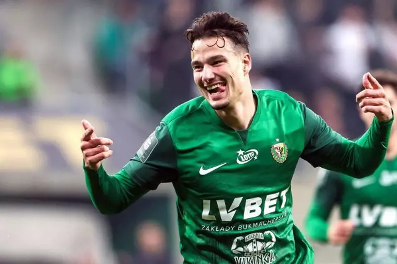 الأهلي والزمالك يرتبطان بصفقات جديدة ووجهة رومانيا لتحقيق البطولات