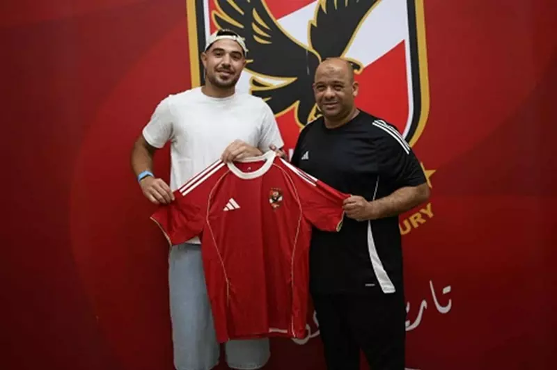 الأهلي يعلن عن تعاقده الرسمي مع الحارس حمزة علاء