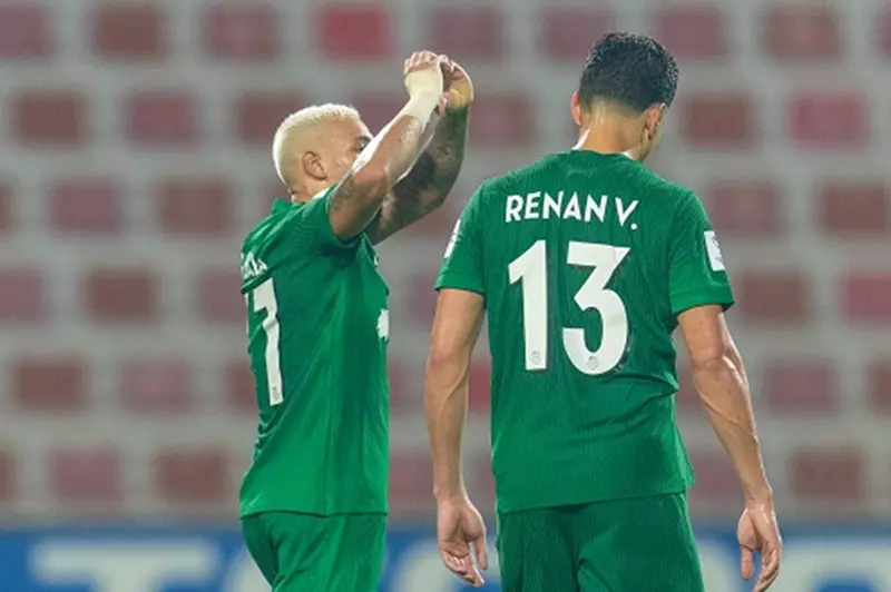 التعادل يفرض نفسه: شباب الأهلي يتعثر أمام تراكتور في دوري أبطال آسيا