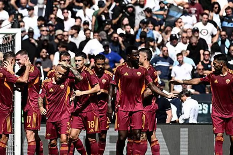 الذئاب تتألق في ديربي العاصمة: انتصار روما على لاتسيو في الكالتشيو