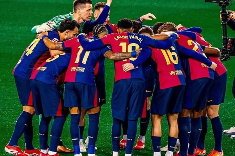 الشباب يوقع مع نجم برشلونة السابق لتعزيز صفوف الفريق