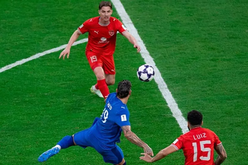 الهلال يحقق فوزًا تاريخيًا على الدحيل في دوري أبطال آسيا بثنائية ثيو